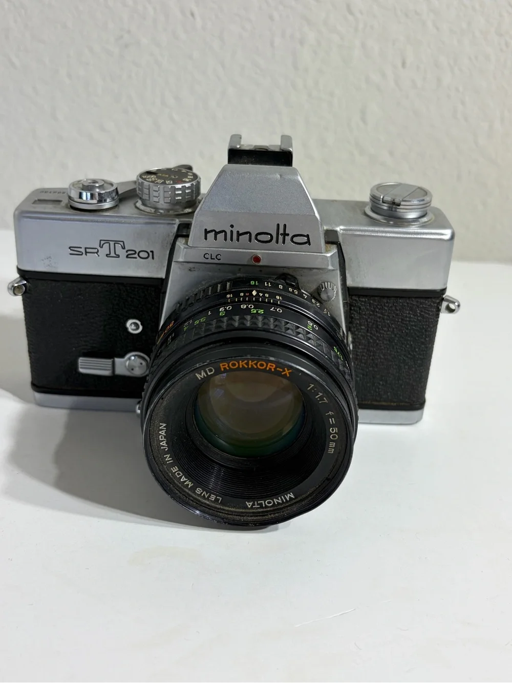 Vintage Minolta SR-T 201 35mm Film Camera with MD Rokkor-X 50mm Lens